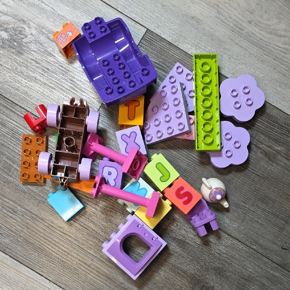 LEGO DUPLO | Girly Disney Princess & Minnie Accessories & Alphabet Letters 26pcs - Picture 6 of 9